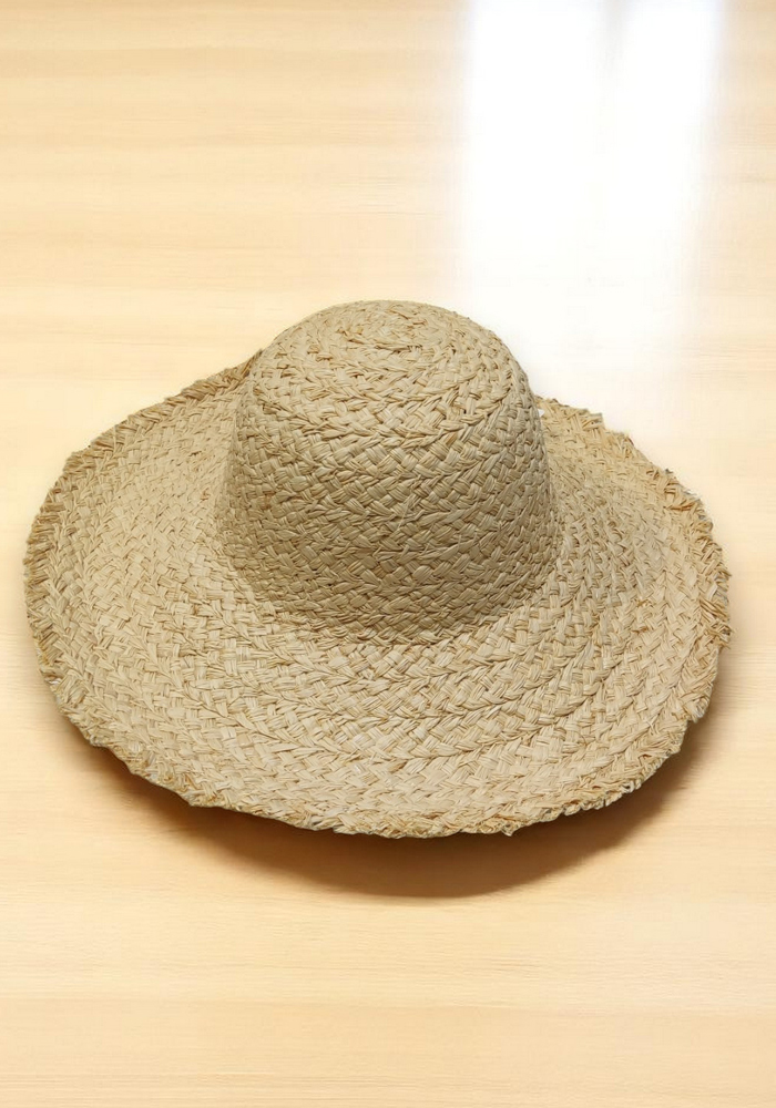 φυσικό ψάθινο καπέλο με φαρδύ γείσο σε natural beige απόχρωση