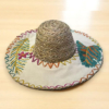 Ψάθινο καπέλο με πολύχρωμο χειροποίητο κέντημα και φαρδύ γείσο