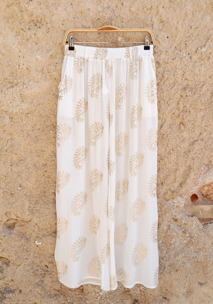 Γυναικείο καλοκαιρινό παντελόνι σε εκρού χρώμα με χρυσά boho σχέδια και λάστιχο στη μέση