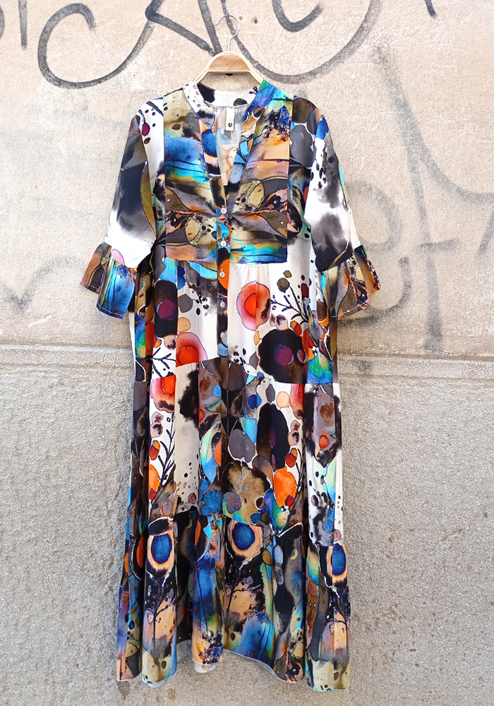 Γυναικείο midi φόρεμα με πολύχρωμο αφηρημένο print και βολάν στα μανίκια.