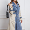 Trench coat με denim λεπτομέρειες σε μπεζ και τζιν χρώμα, με ζώνη και κουμπιά, γυναικείο πανωφόρι.